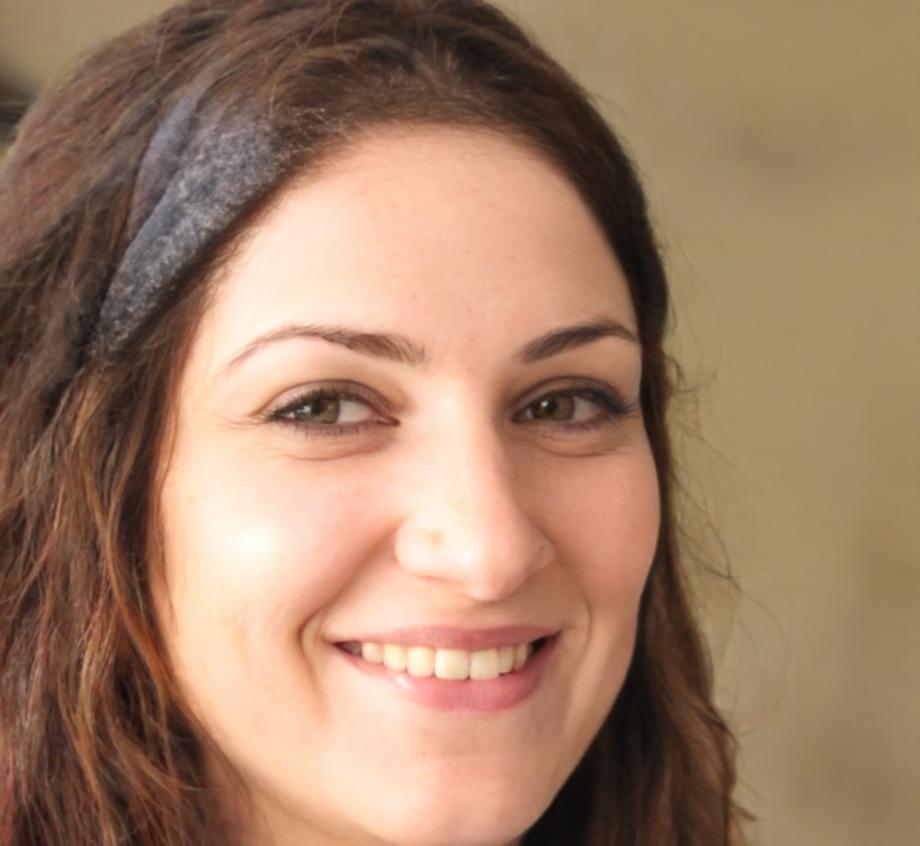 Elena Vázquez, Consultora Financiera